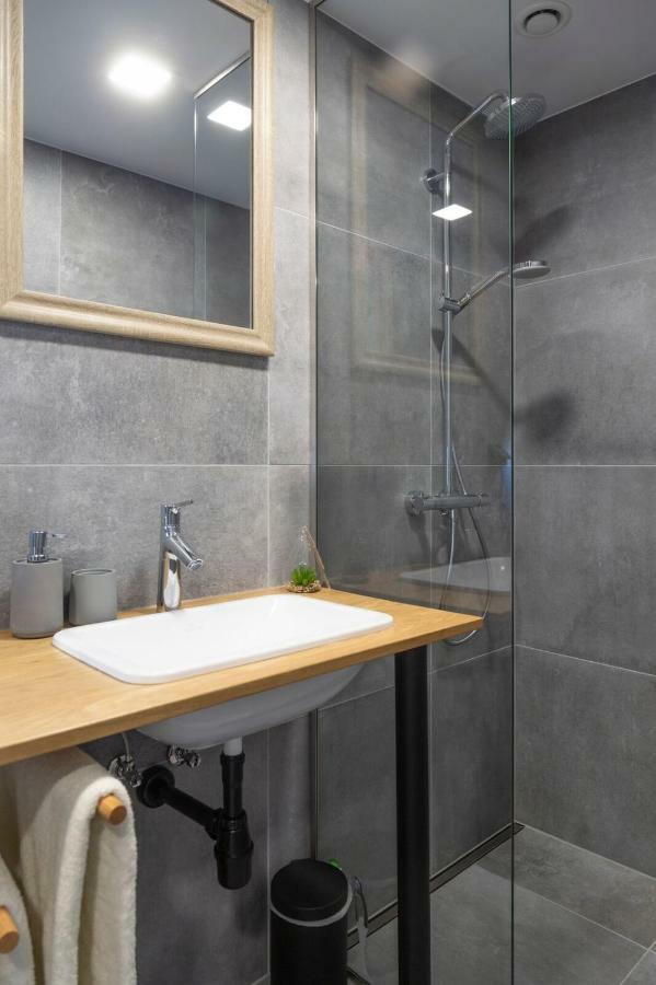 Estonian Design Flat Next To Old Town Apartment Tallinn Luaran gambar